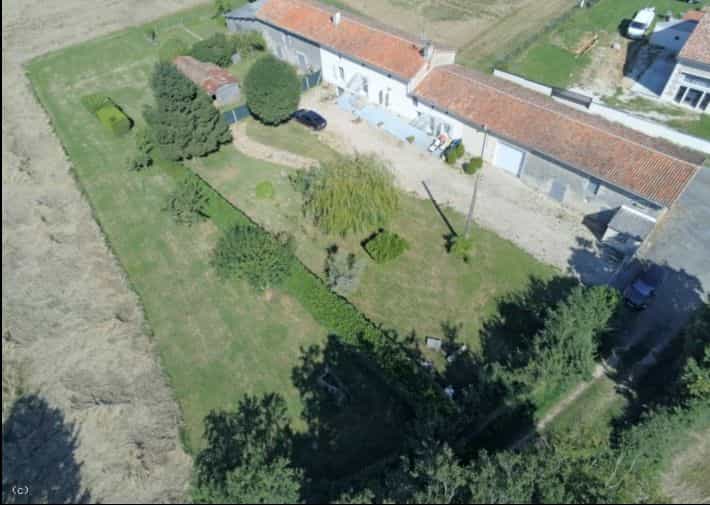 House in Bioussac, Nouvelle-Aquitaine 10840802
