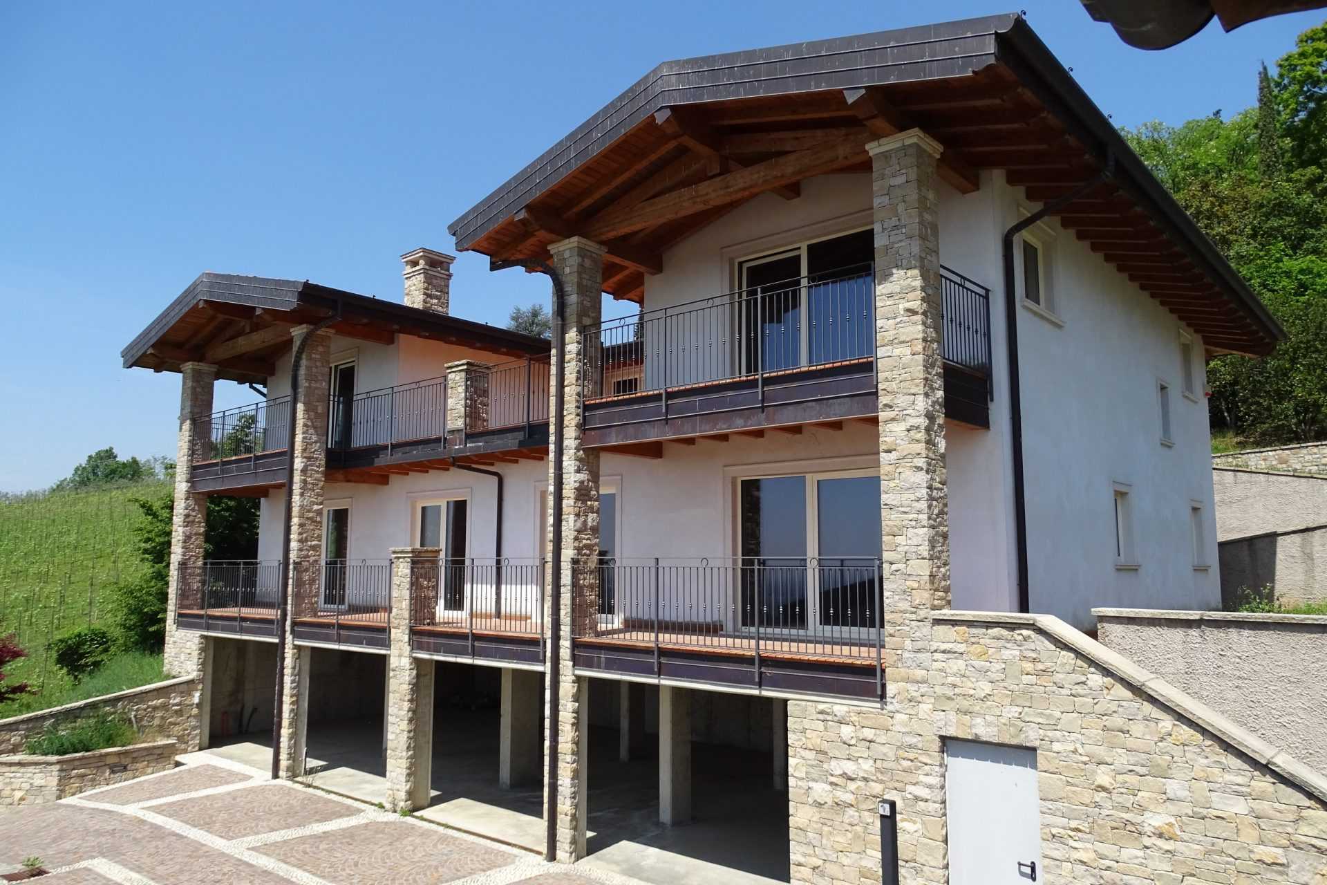 House in Grumello del Monte, Lombardy 10840879