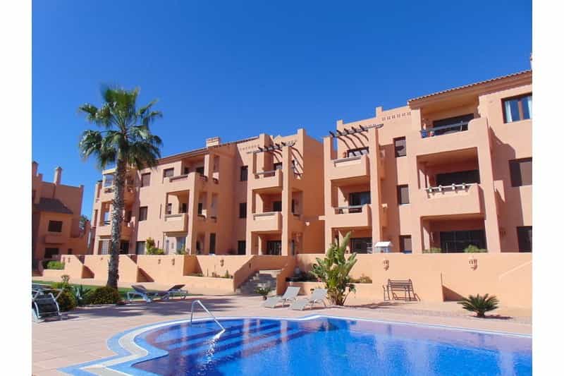 Condominium in Los Alcazares, Murcia 10841029
