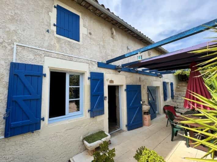 House in Mansle, Nouvelle-Aquitaine 10841240