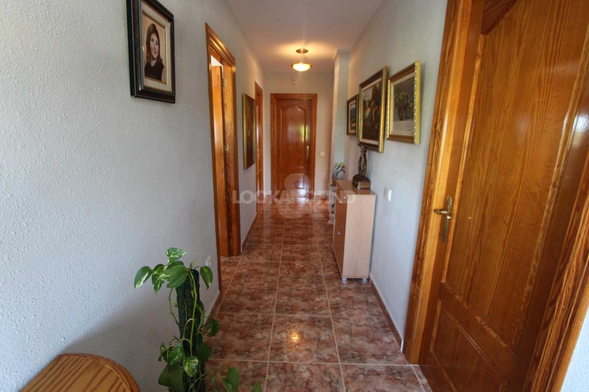 بيت في La Pobla de Vallbona, Comunidad Valenciana 10841418
