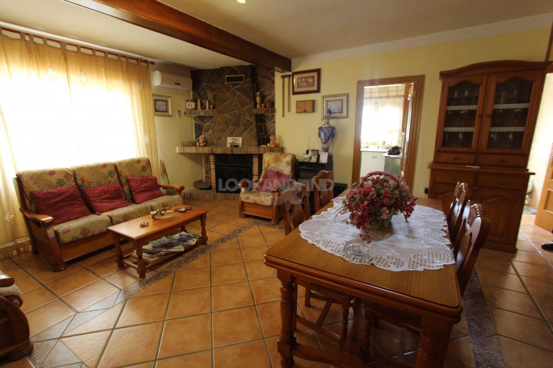 House in La Pobla de Vallbona, Comunidad Valenciana 10841433