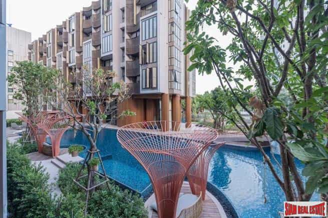 Condominium in Phra Khanong, Krung Thep Maha Nakhon 10841696