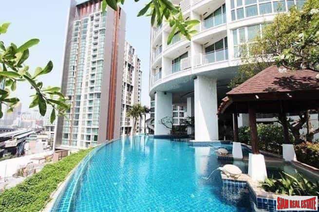 Condominium in Phra Khanong, Krung Thep Maha Nakhon 10841803