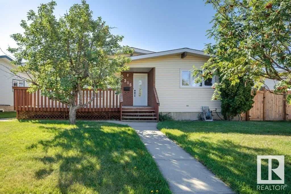 House in Edmonton, Alberta 10842542