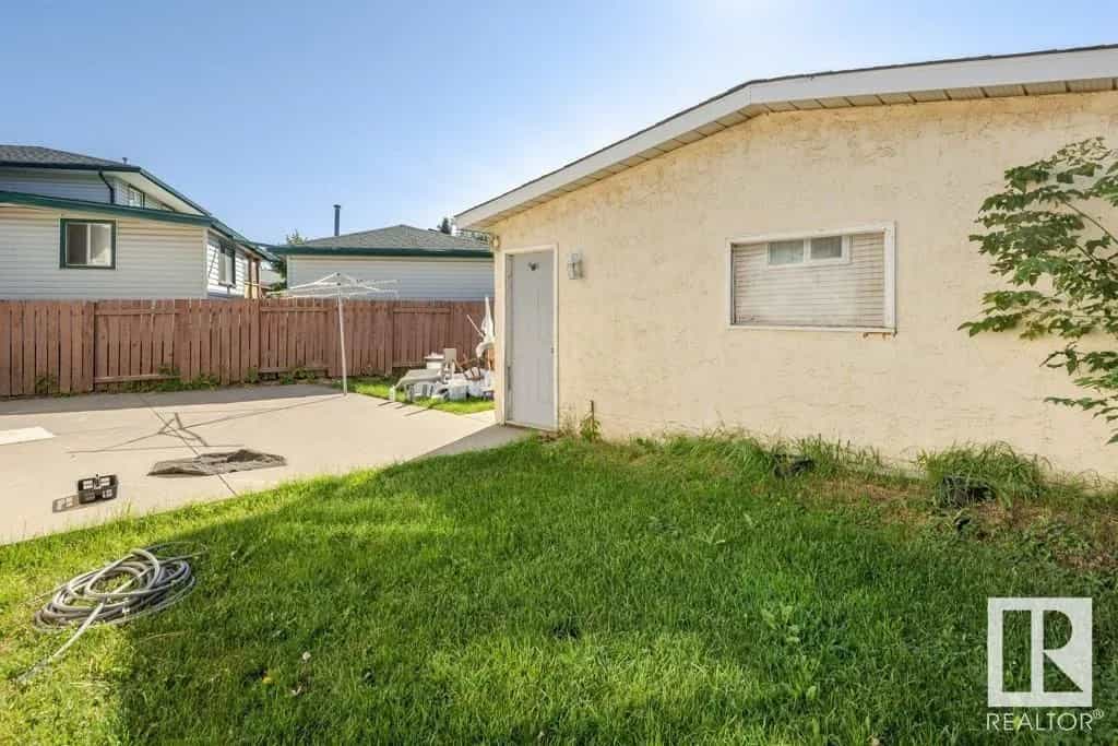 House in Edmonton, Alberta 10842542