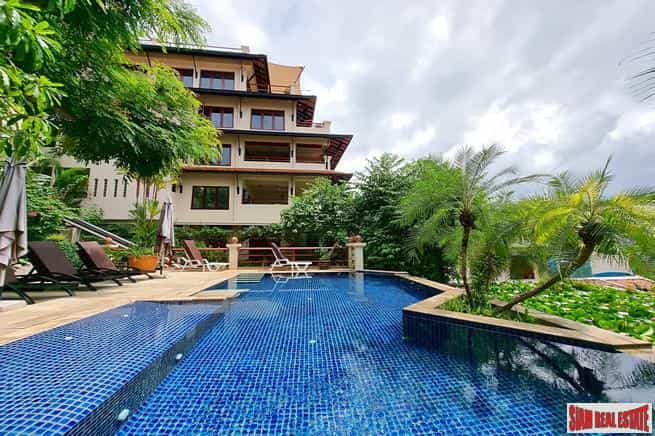 Condominium in Karon, Phuket 10843264