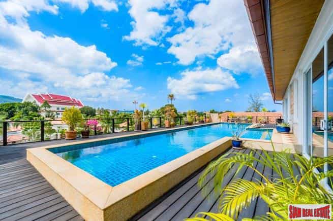 Condominium in Ban Pa Sak, Phuket 10843600