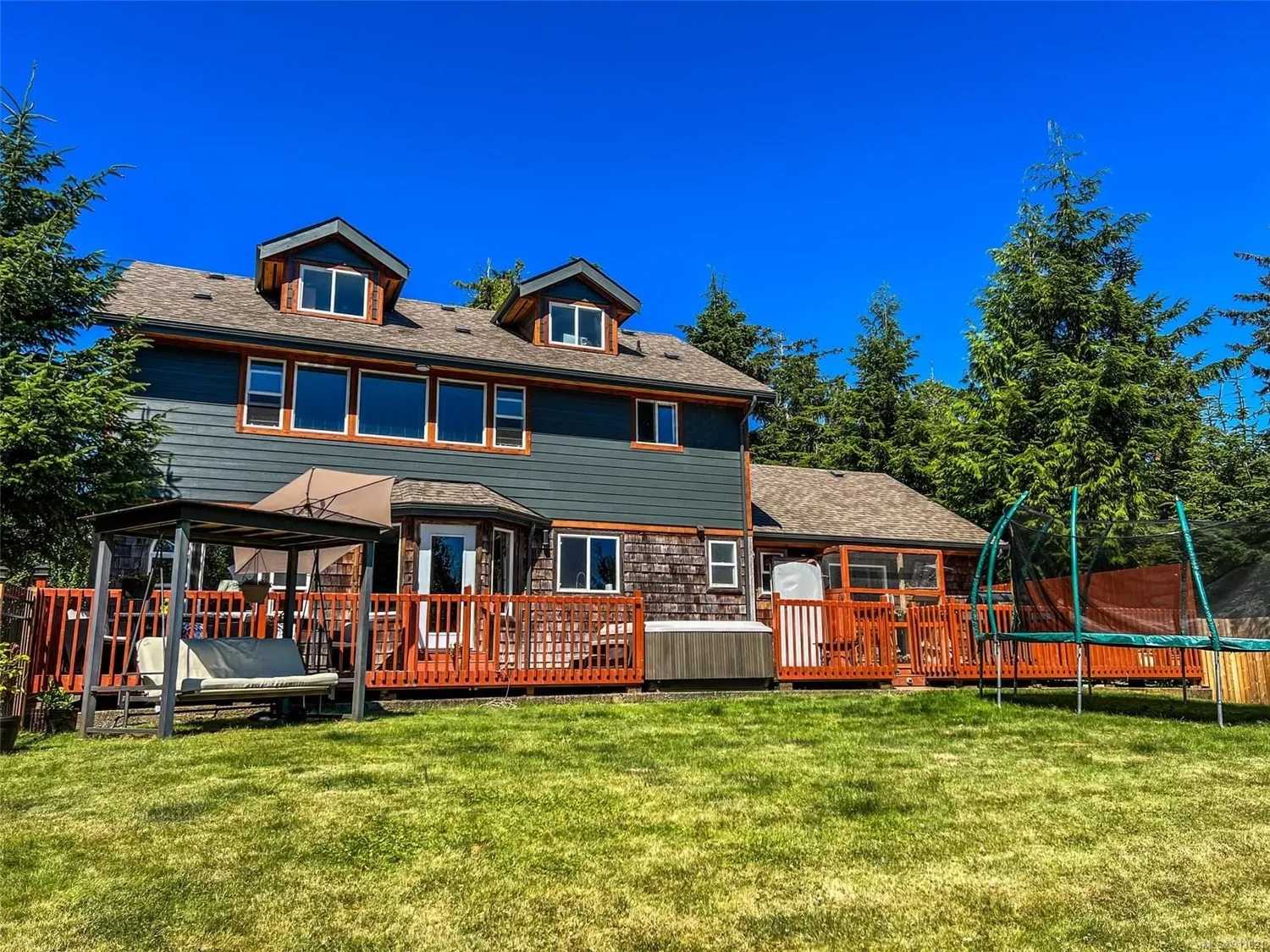 House in Ucluelet, British Columbia 10843663