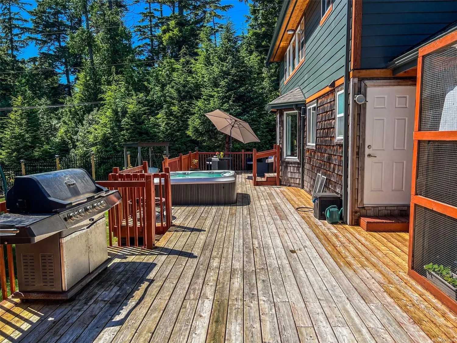 House in Ucluelet, British Columbia 10843663