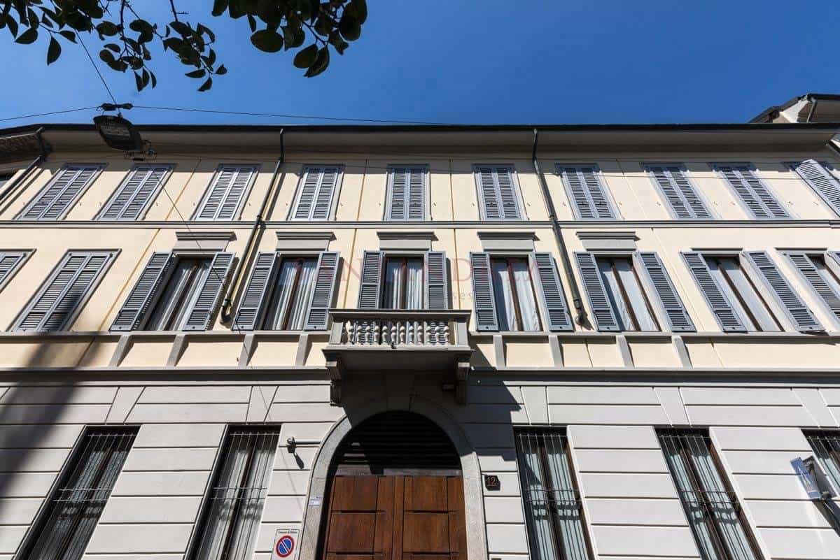 Condominium in Milan, Lombardy 10843746