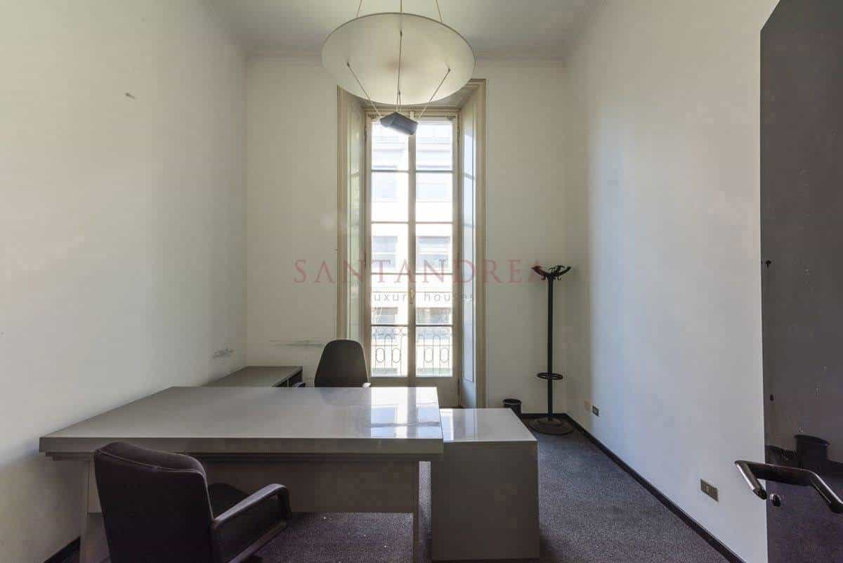Condominium in Milan, Lombardy 10843746