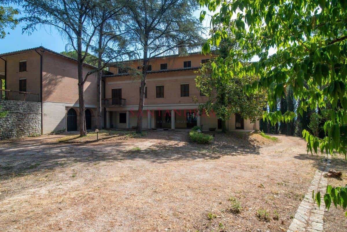 House in Perugia, Umbria 10843806