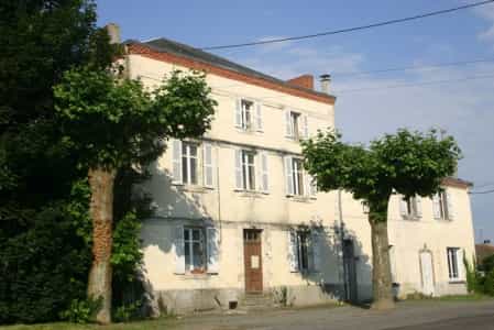 公寓 在 Oradour-sur-Vayres, 新阿基坦大區 10843834