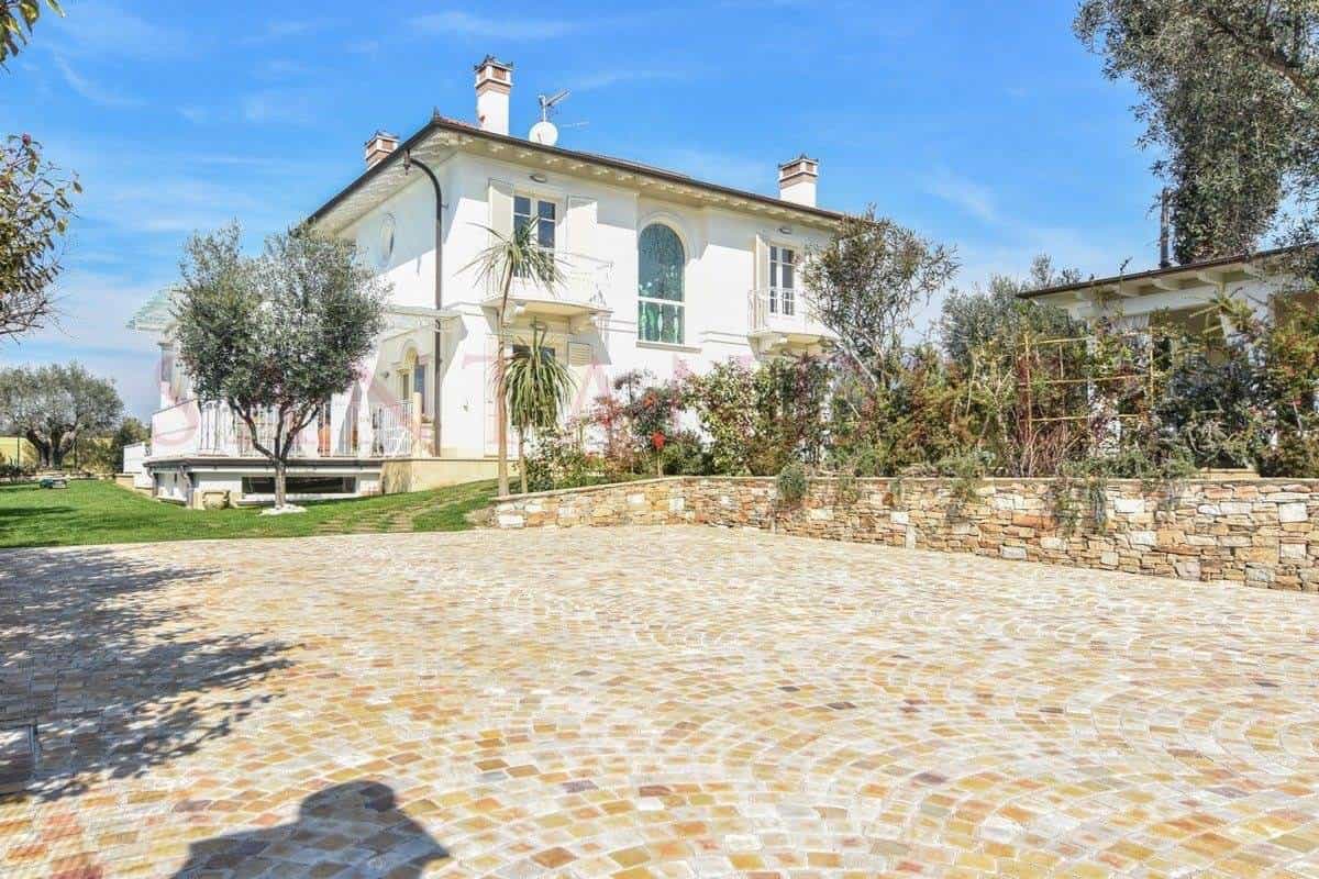房子 在 Pietrasanta, Tuscany 10843884