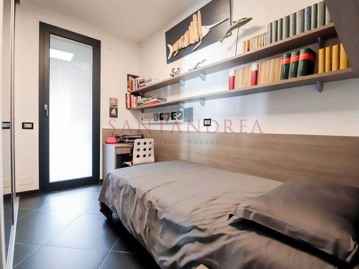 rumah dalam Arenzano, Liguria 10843891