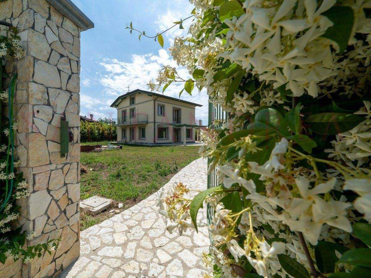 House in Pietrasanta, Tuscany 10843918
