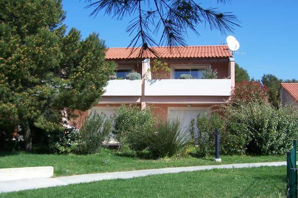 Condominium in Carro, Provence-Alpes-Cote d'Azur 10843943