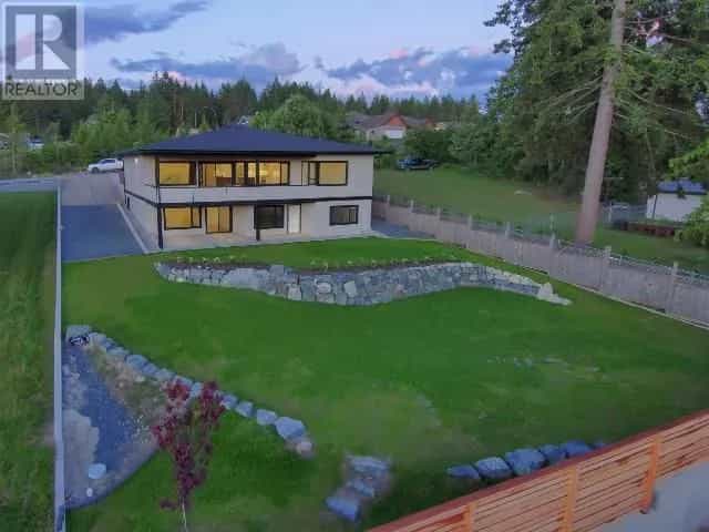 عمارات في Powell River, British Columbia 10843999
