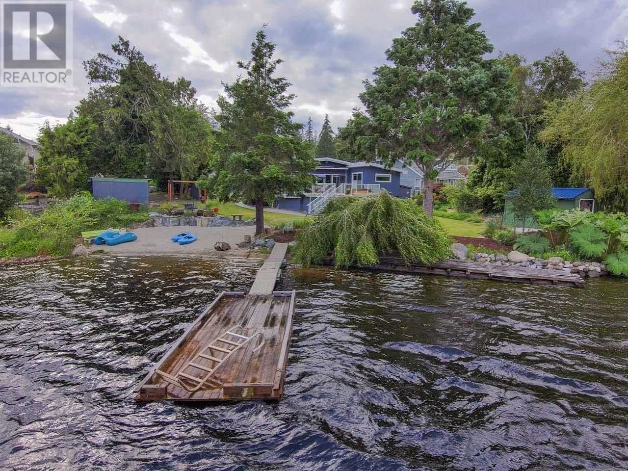 קוֹנדוֹמִינִיוֹן ב Powell River, British Columbia 10844016