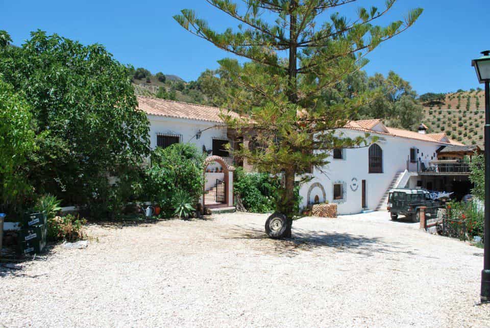 rumah dalam Alozaina, Andalusia 10844029