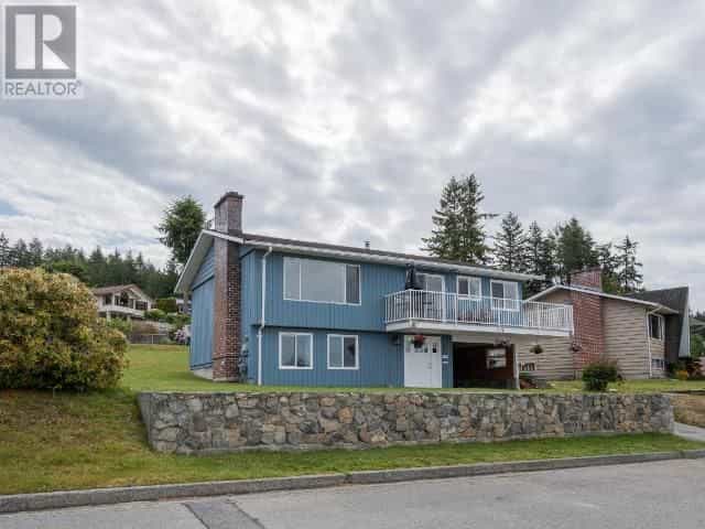 Talo sisään Powell River, British Columbia 10844064