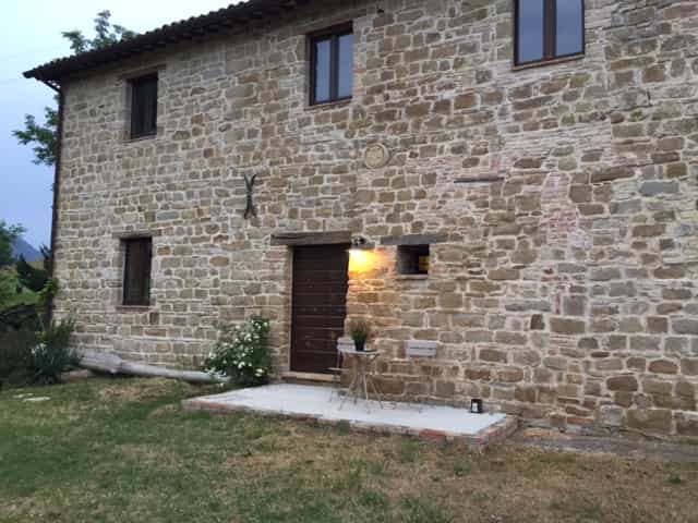 House in Camerino, Marche 10844143