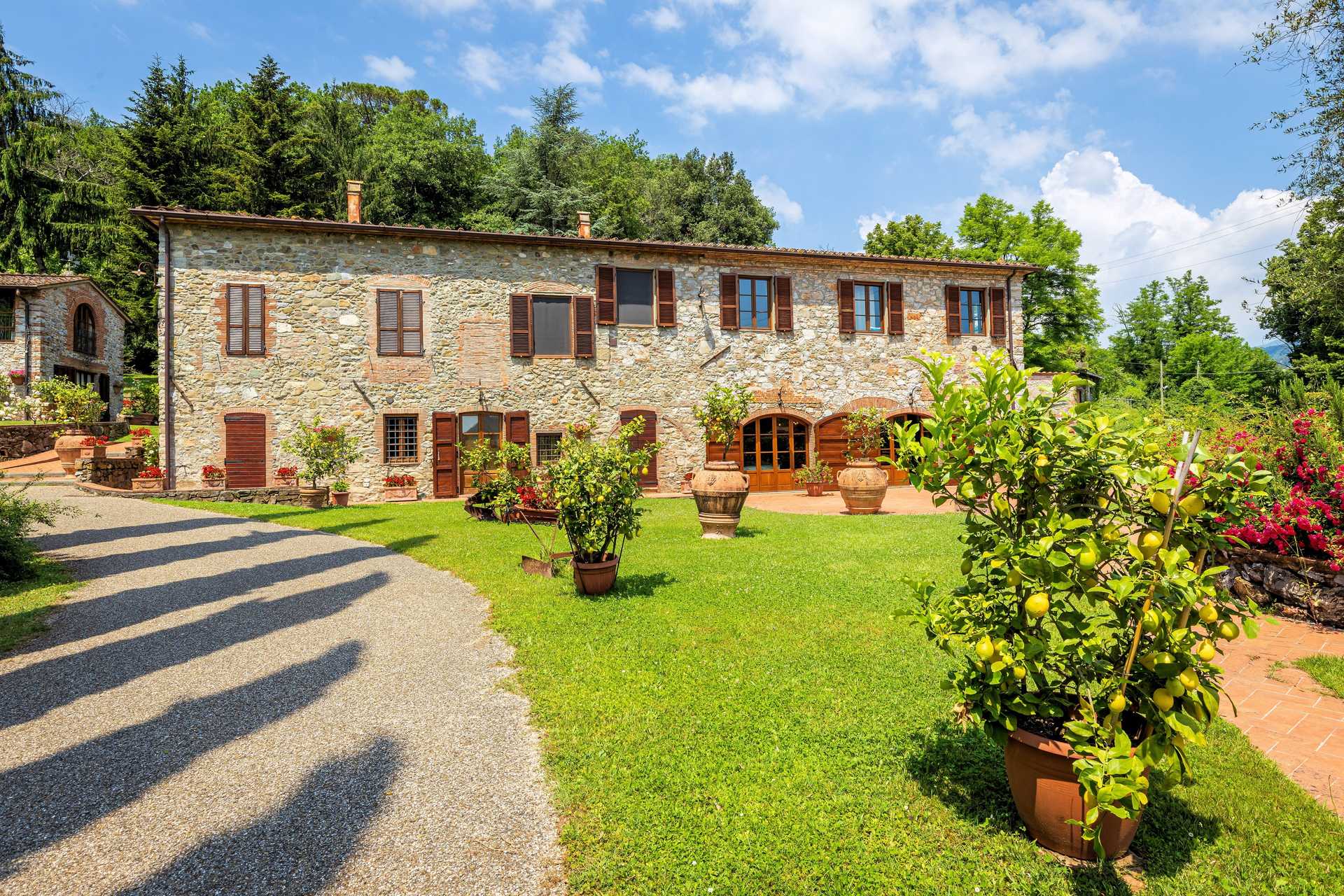 House in Lucca, Tuscany 10844264