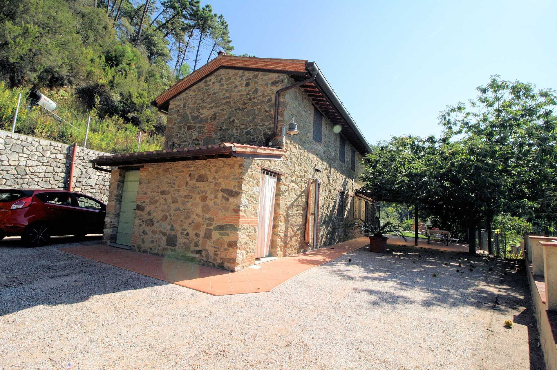 Rumah di Massarosa, Toskana 10844269