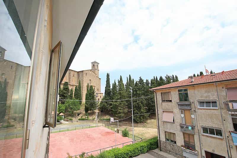 Kondominium dalam Volterra, Tuscany 10844296