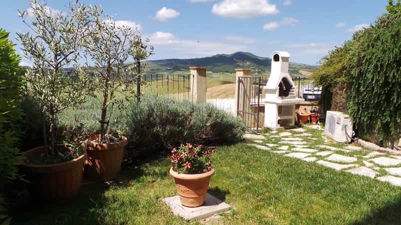 rumah dalam Montecatini Val di Cecina, Tuscany 10844379