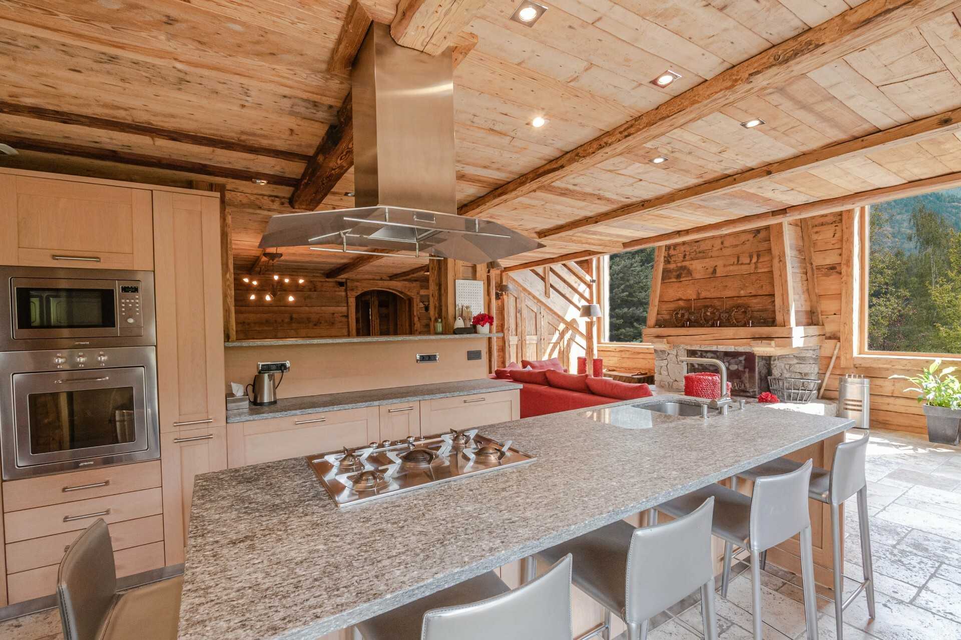 House in Les Praz-de-Chamonix, Auvergne-Rhone-Alpes 10844473