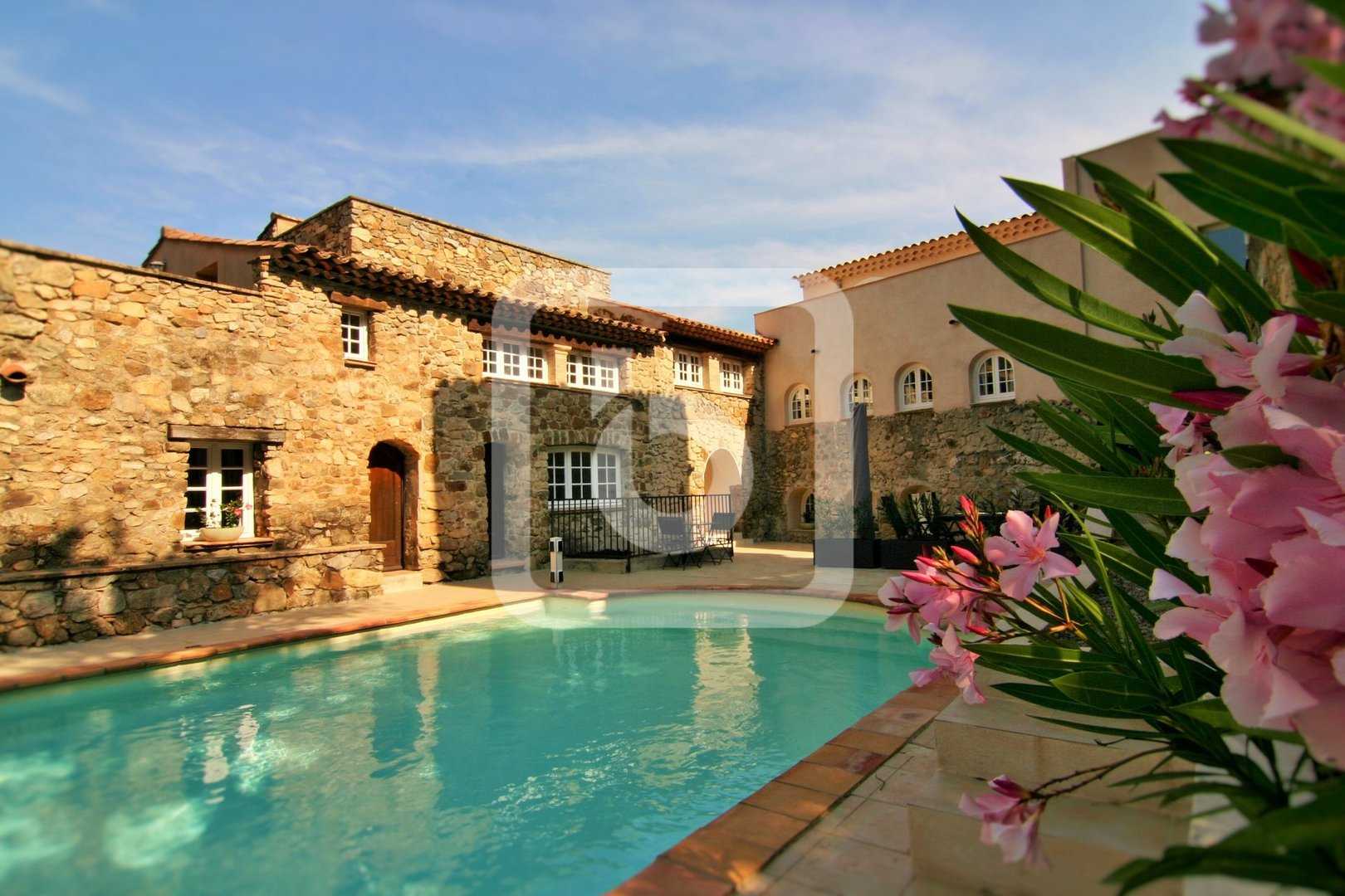 Condominium in Le Plan-de-la-Tour, Provence-Alpes-Cote d'Azur 10844580