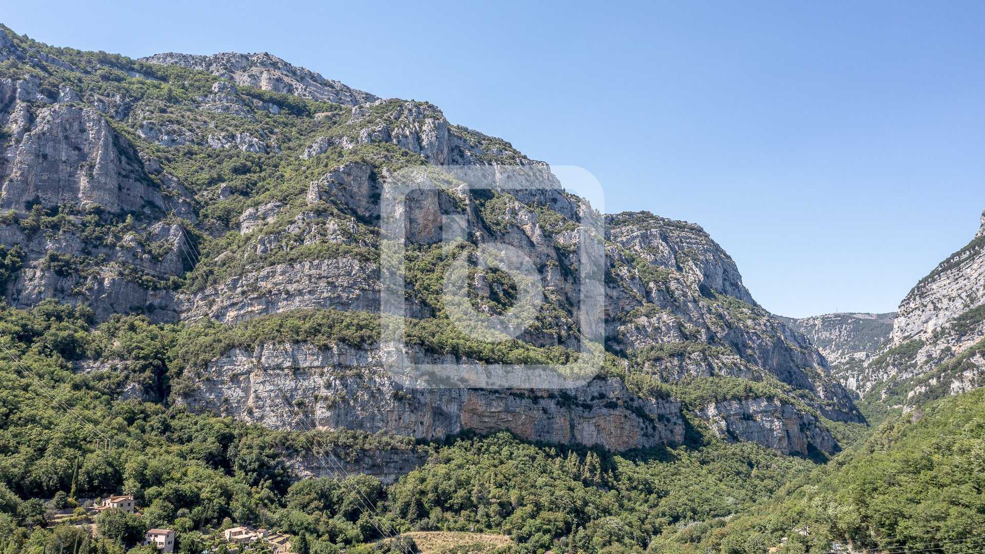 loger dans Tourrettes-sur-Loup, Provence-Alpes-Côte d'Azur 10844645