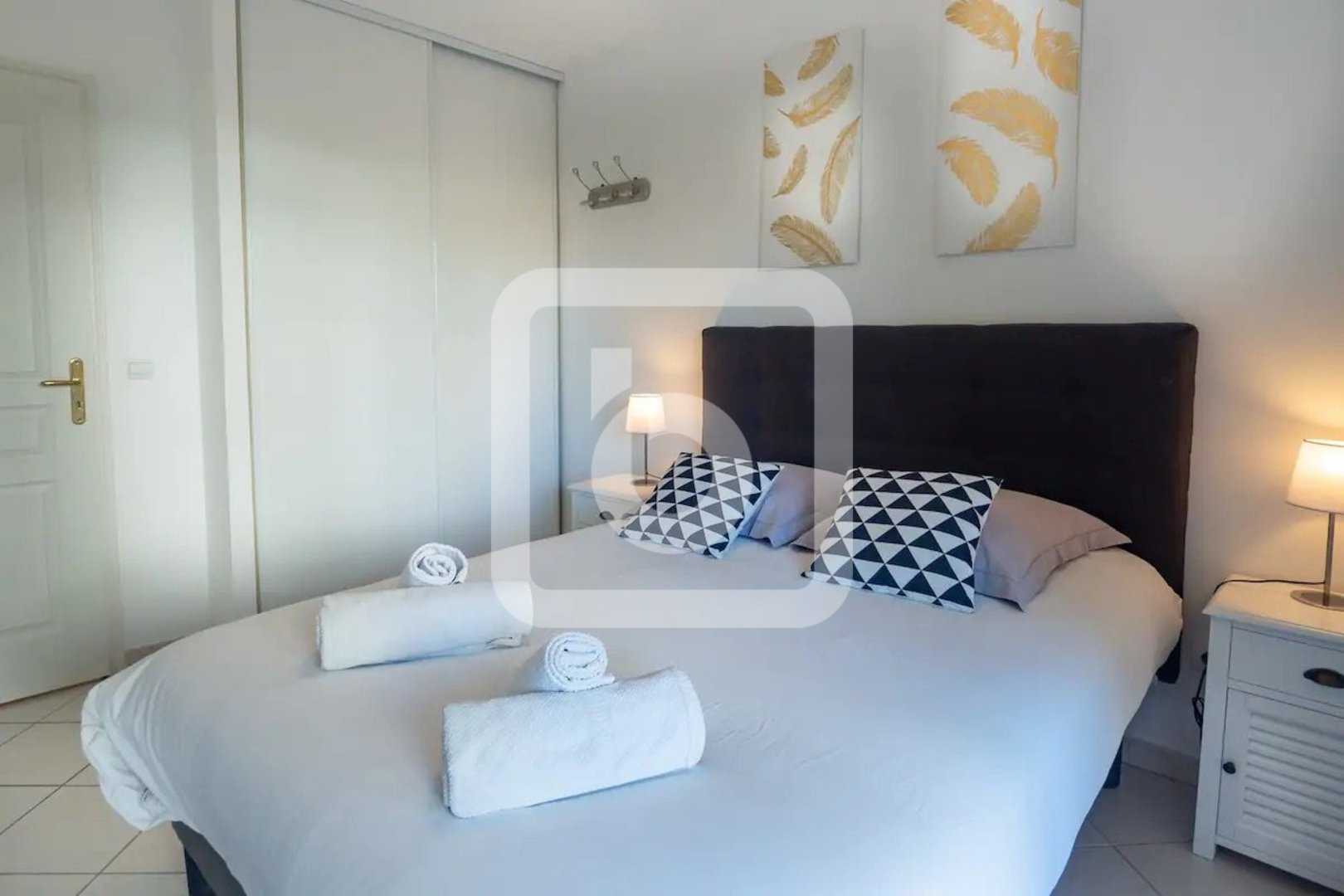 Condominium dans Juan les Pins, Provence-Alpes-Côte d'Azur 10844713
