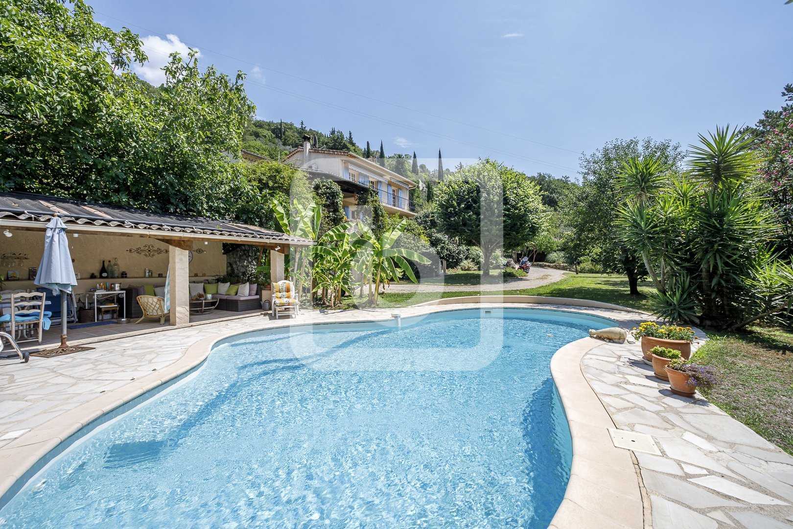 Hus i Tourrettes-sur-Loup, Provence-Alpes-Cote d'Azur 10844723