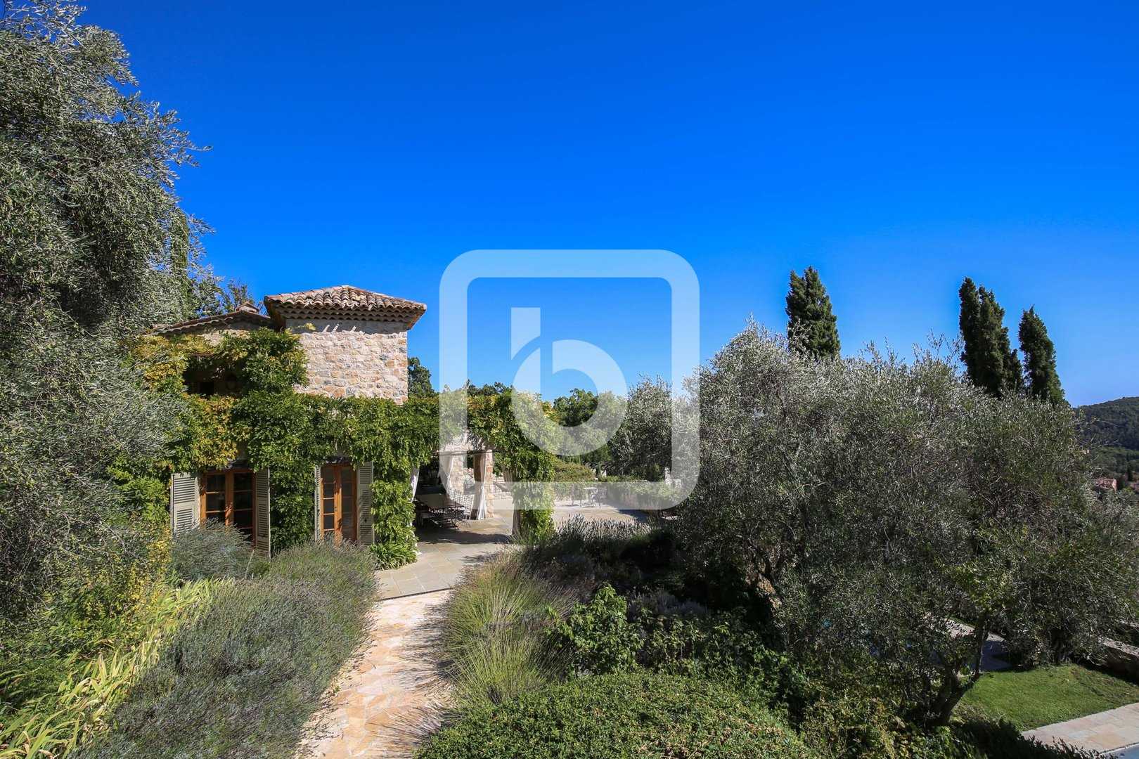 房子 在 Cabris, Provence-Alpes-Côte d'Azur 10844730