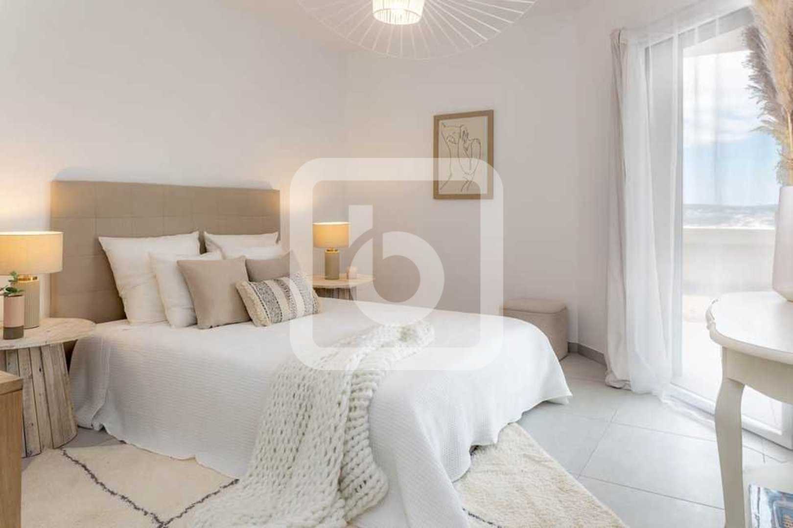 Condominium in Nice, Provence-Alpes-Cote d'Azur 10844741