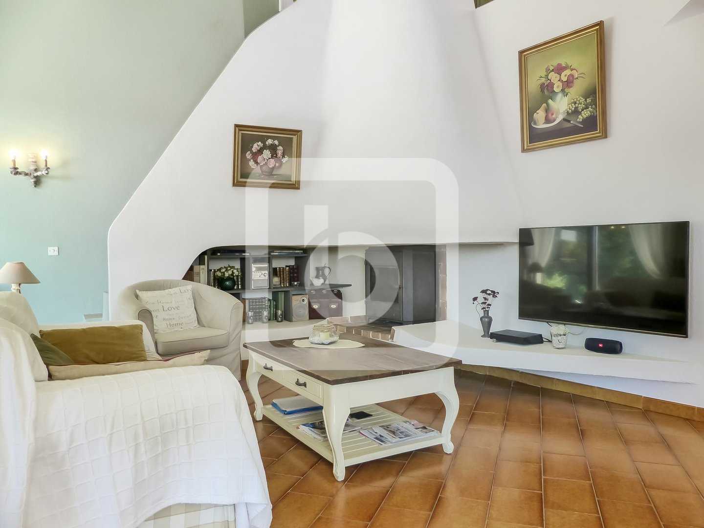 House in La Roquebrussanne, Provence-Alpes-Cote d'Azur 10845250