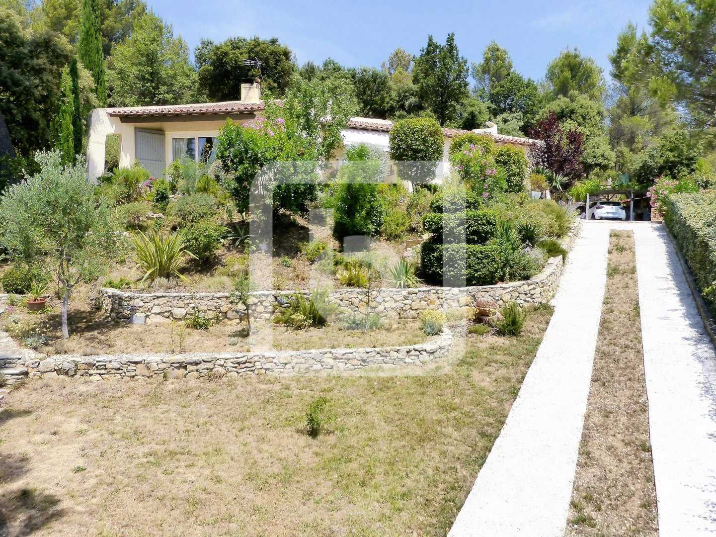 Hus i La Roquebrussanne, Provence-Alpes-Cote d'Azur 10845250