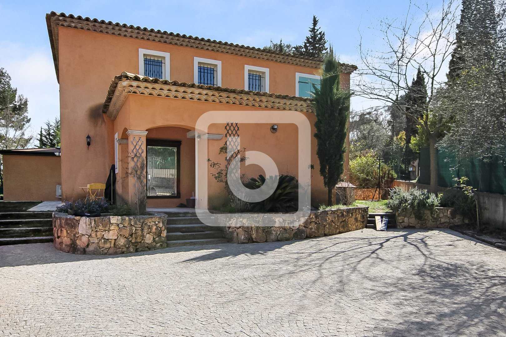 Hus i Valbonne, Provence-Alpes-Cote d'Azur 10845314