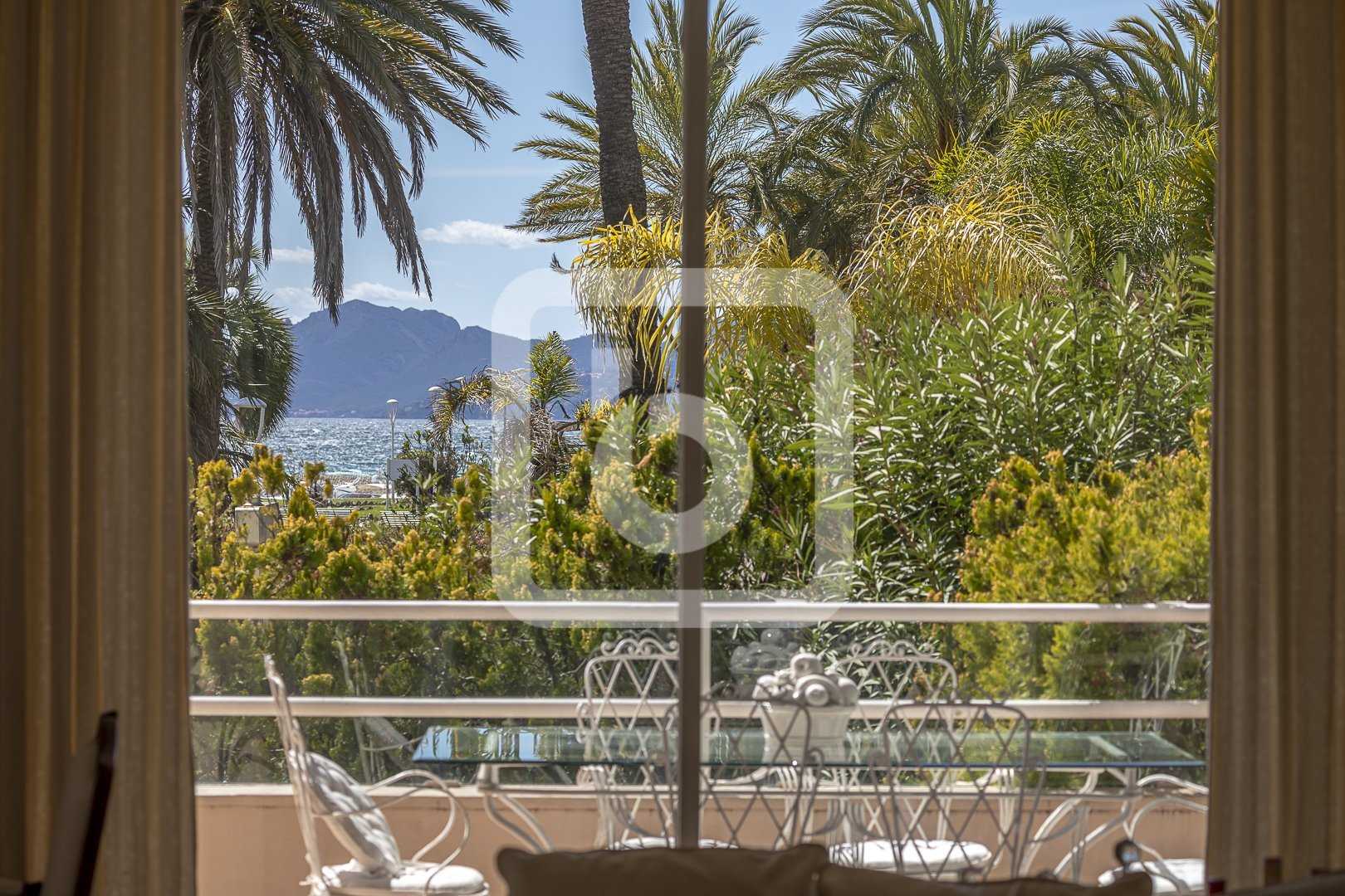 Condominium in Cannes, Provence-Alpes-Côte d'Azur 10845352