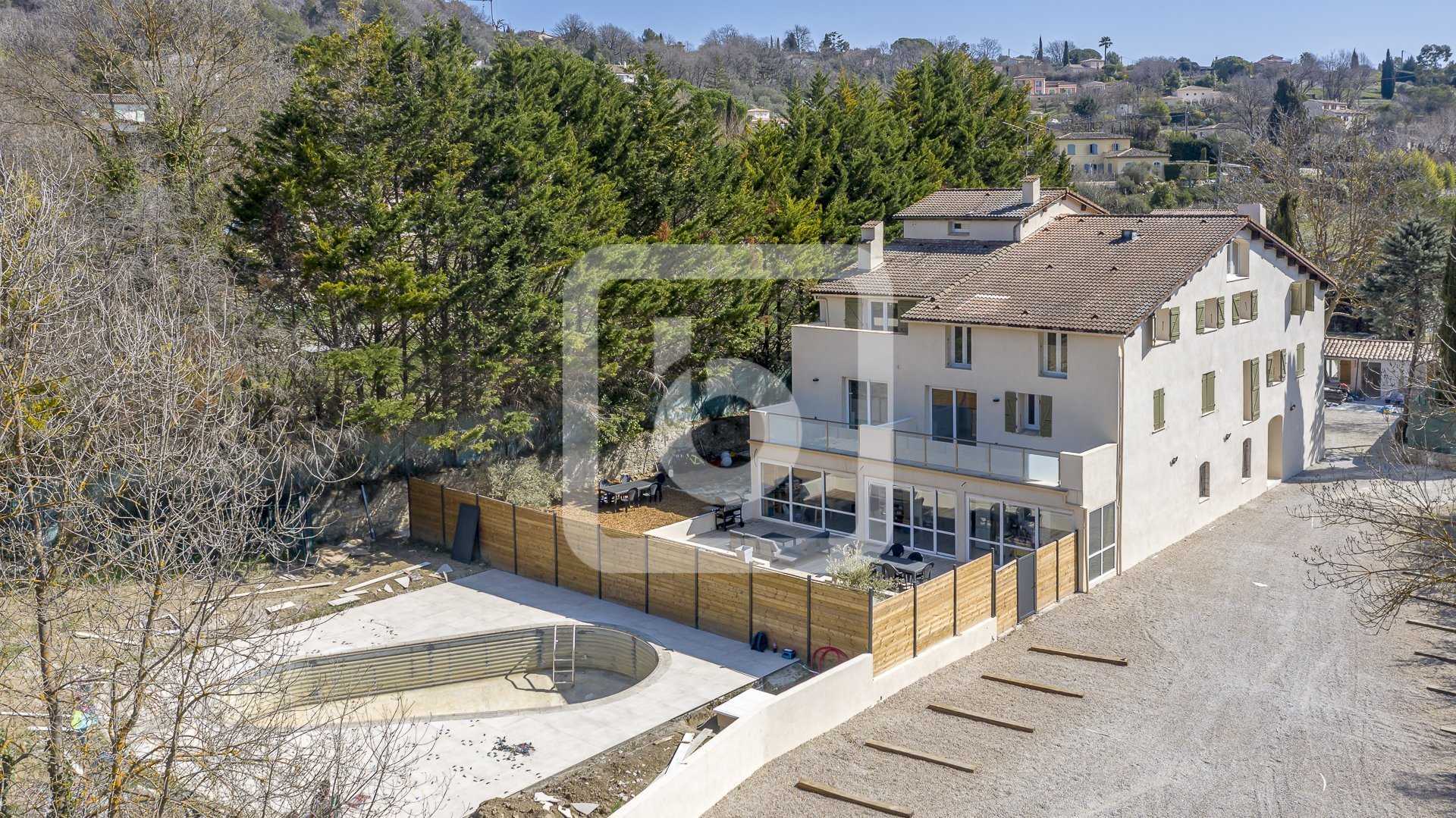Condominium in Chateauneuf-Grasse, Provence-Alpes-Cote d'Azur 10845353