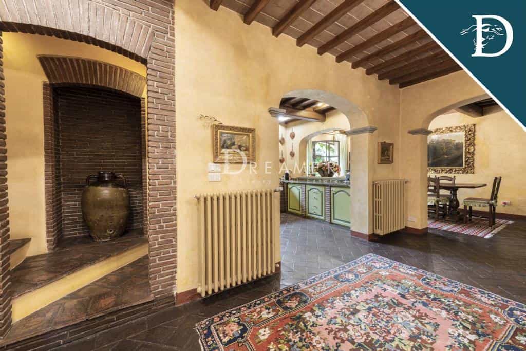 Rumah di Prato, Tuscany 10845692