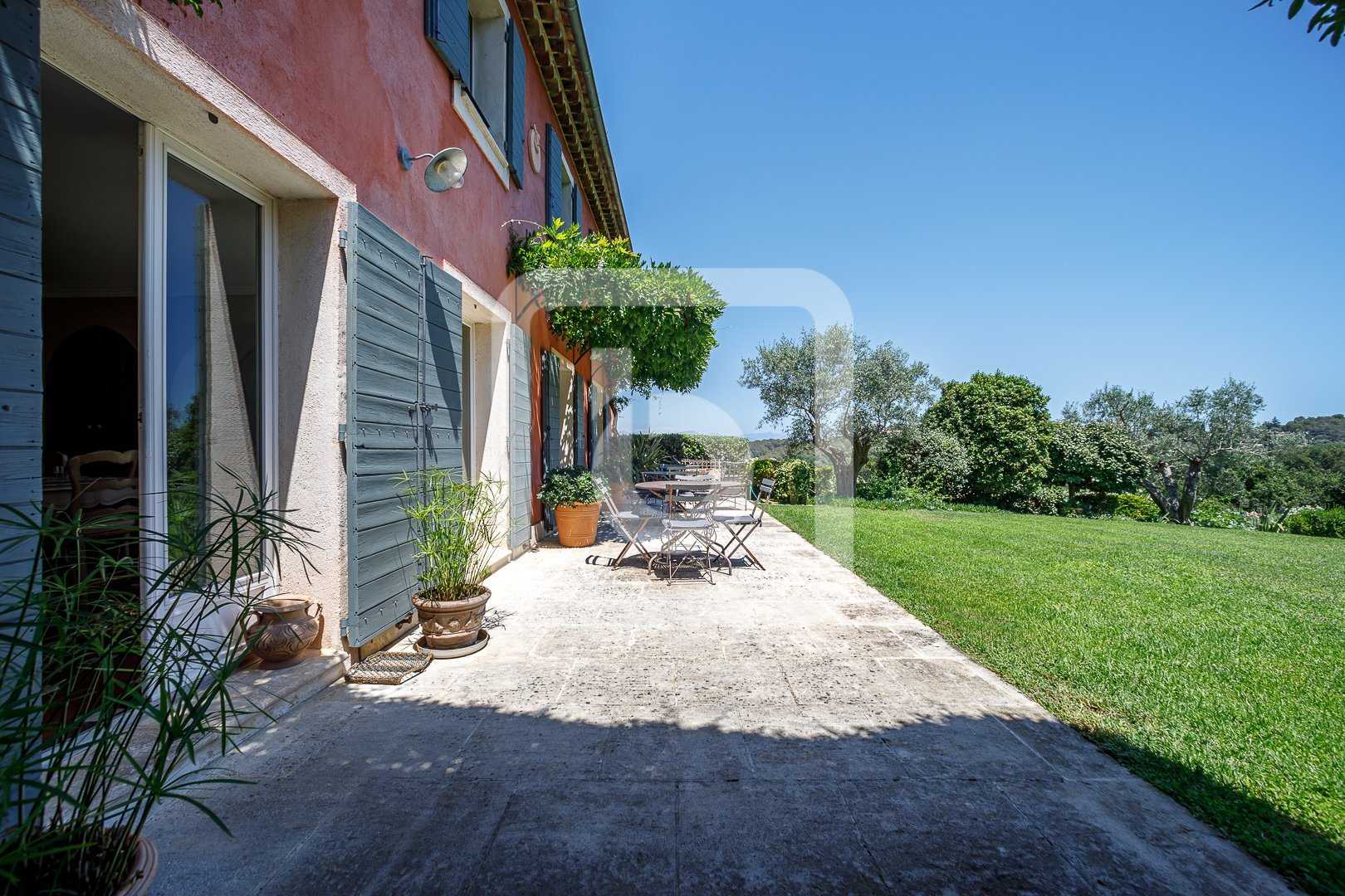 жилой дом в Roquefort-les-Pins, Provence-Alpes-Côte d'Azur 10845842