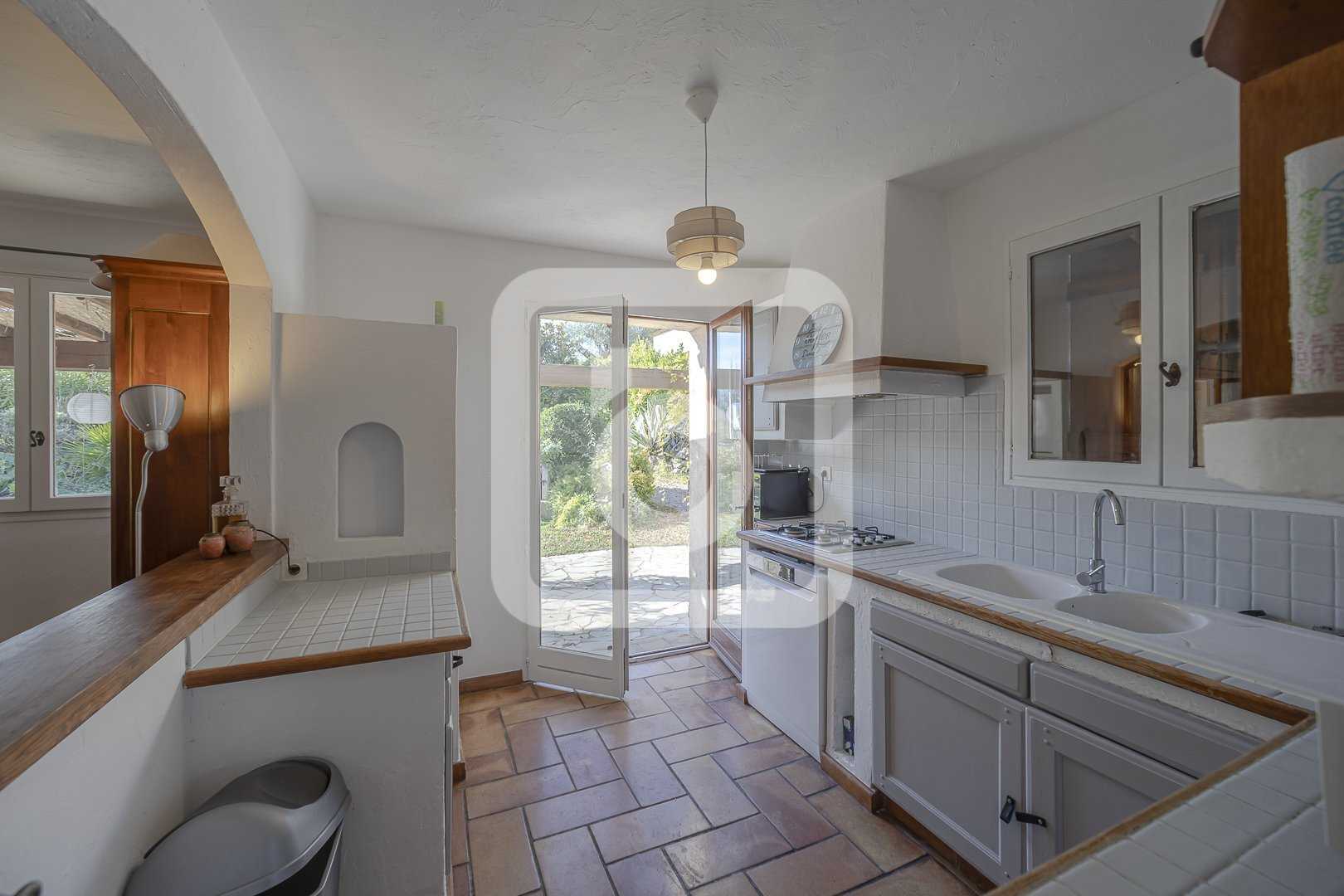 casa no La Roquette-sur-Siagne, Provença-Alpes-Costa Azul 10845990