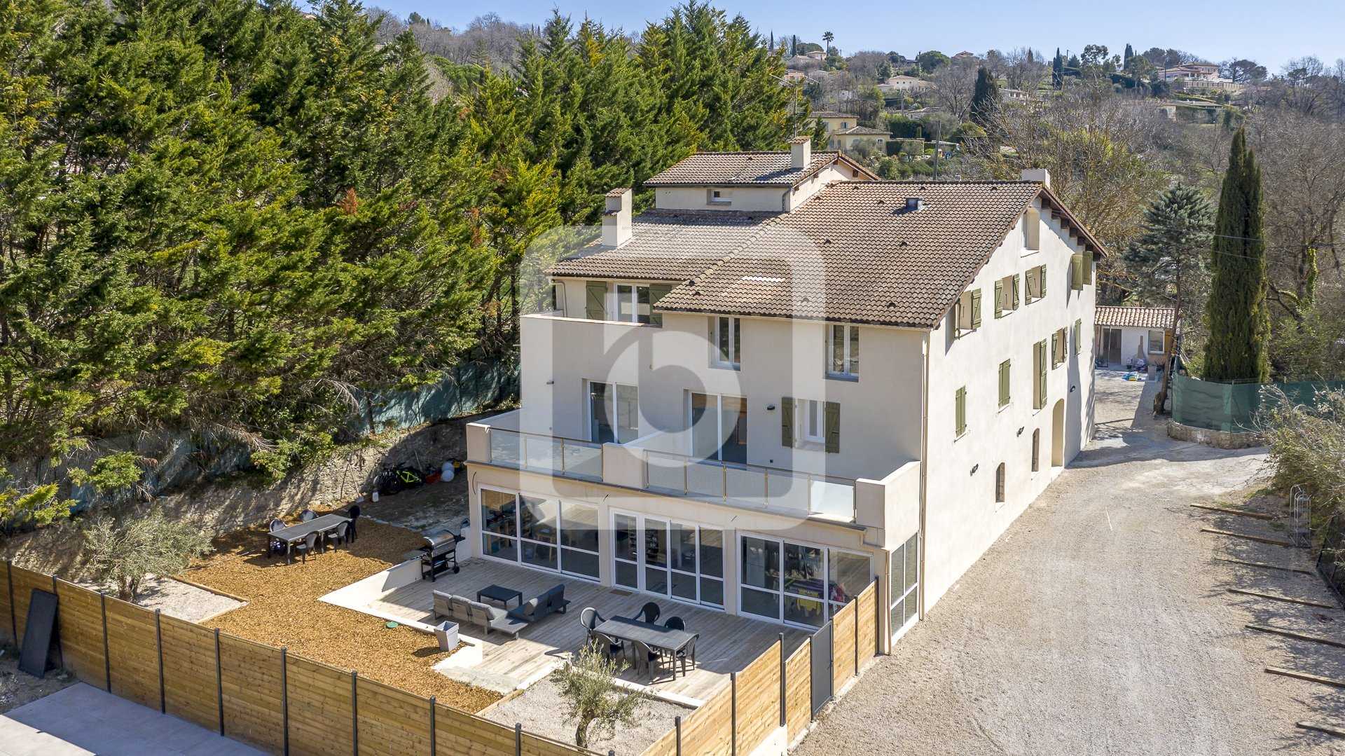 Condominio nel Chateauneuf-Grasse, Provenza-Alpi-Costa Azzurra 10845995