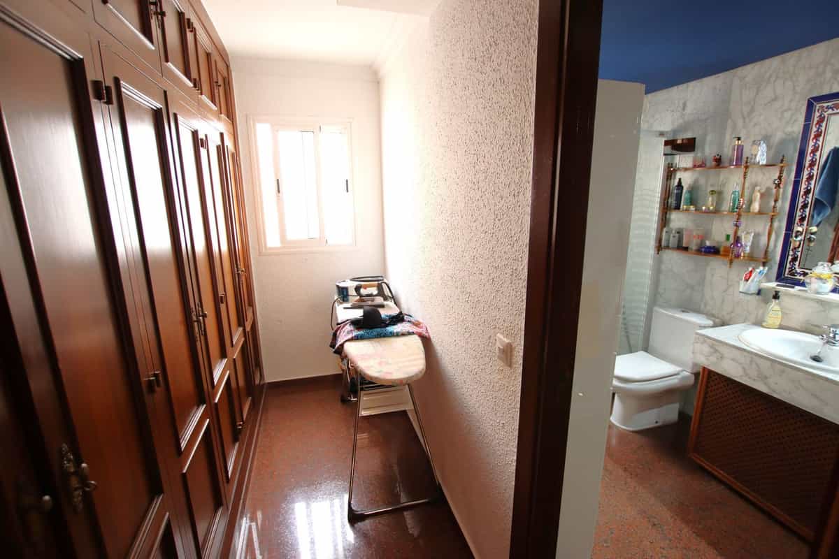Condominium in Fuengirola, Andalucía 10846872