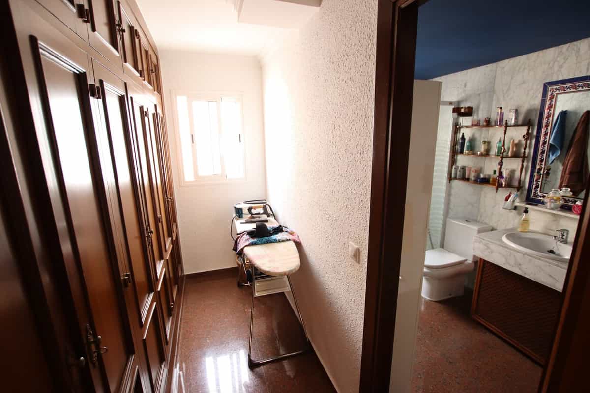 Condominium in Fuengirola, Andalucía 10846872