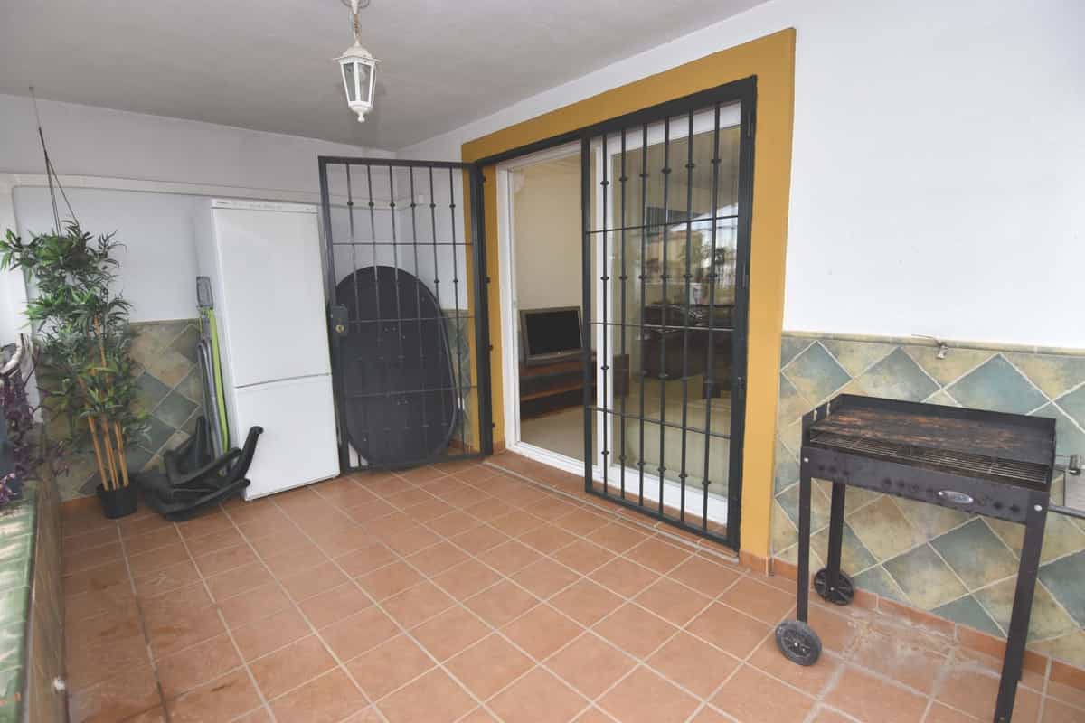 公寓 在 阿罗约德拉米尔, 安达卢西亚 10846903